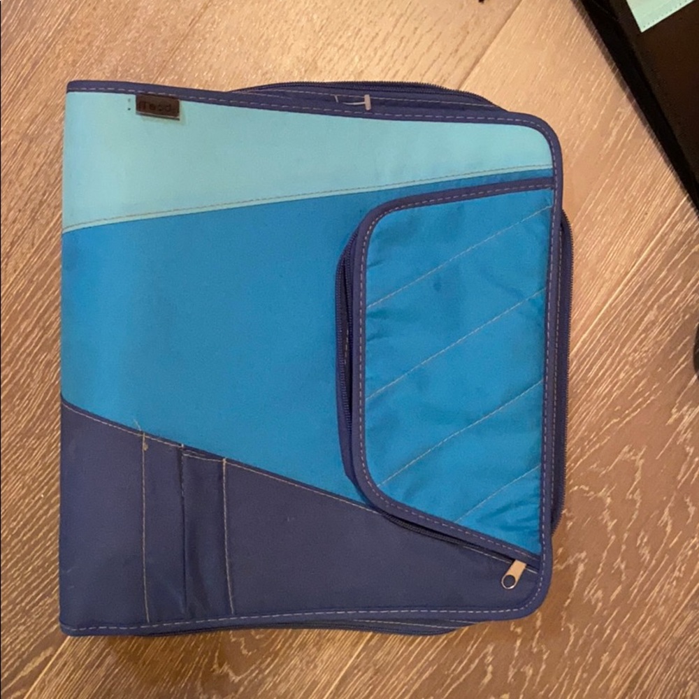 School binders bundle - Picture 2 of 3